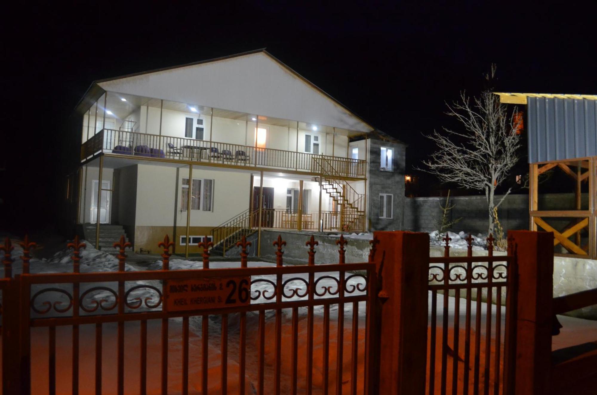 Guesthouse Qarim Mestia Exterior foto
